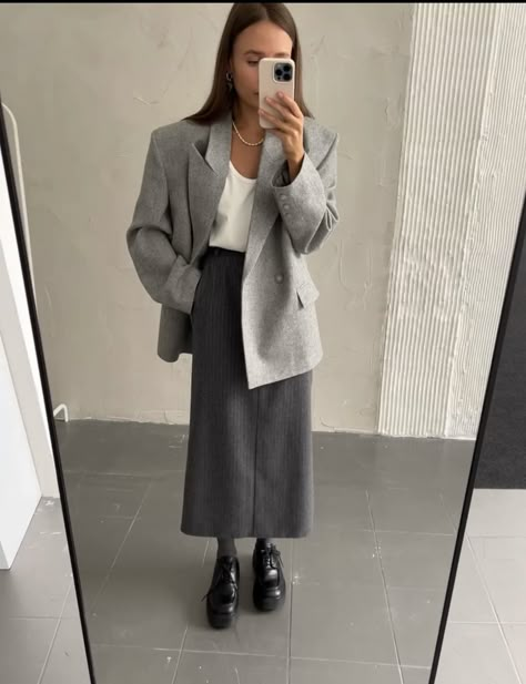 Ootd Loafers, Ootd Autumn, Outfit Preppy, Summer Office Outfits, Elegant Classy Outfits, Style Désinvolte Chic, Loafers Outfit, Chic Business Casual, High Waisted Dress Pants