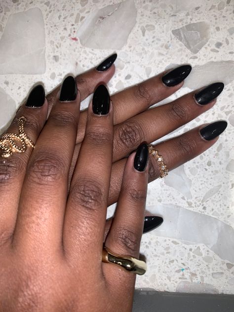 Short Almond Black Nails Designs, Black Nails Short Almond, Sharp Almond Acrylic Nails, Black Almond Acrylic Nails, Black Short Almond Nails, Short Black Almond Nails, Almond Black Nails, Black Nails Almond, Almond Nails Black