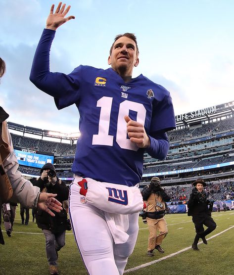 Eli Manning Reflects on One Year of Retirement, Shares Super Bowl 2021 Predictions Tackle Football, Sweet Hug, Eli Manning, Giant Games, New York Giants Football, Giants Football, Basketball Leagues, Four Kids, Lost Time