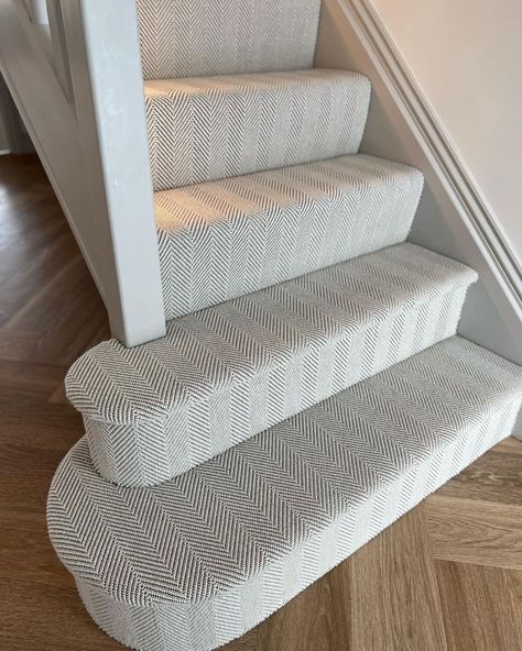 We had to share these snaps of @laurensycamore's beautiful staircase featuring our gorgeous Gatsby herringbone design in ‘Ivory' colourway… | Instagram Hall Stairs And Landing Carpet Ideas, Stair And Hallway Ideas, Fully Carpeted Staircase Ideas, Herringbone Carpet Bedroom, Herringbone Stair Carpet, Carpet For Stairs And Landing, Herringbone Staircase, Neutral Staircase, Herringbone Stairs