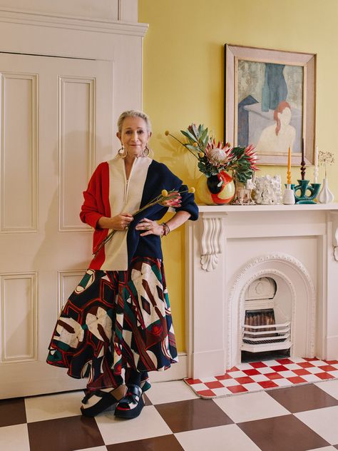 Fashion Legend Lucinda Chambers' Inimitable Style - Chairish Blog Lucinda Chambers, Frugal Christmas, Types Of Textiles, Colorful Space, Build A Wardrobe, Fashion People, Life Design, Cabin Decor, Vintage Linens