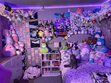 Room Full Of Squishmallows, Big Squishmellows, Squishmallows Room Decor, Squishmellow Bedroom, Squishmallow Bedroom Ideas, Squishmallow Room Ideas, Squishmallows Bedroom, Plushies Bedroom, Plushie Bedroom