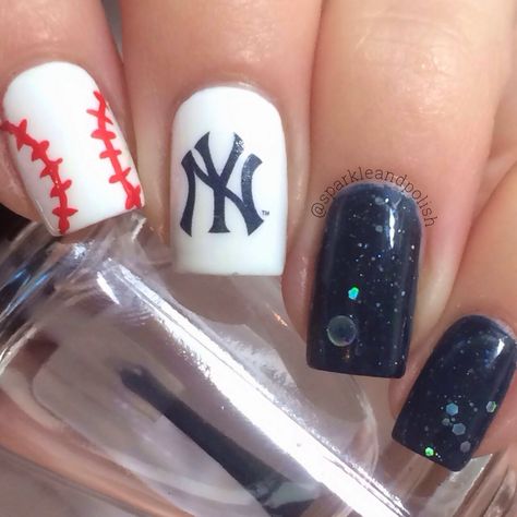 New York Yankees Nails, Nails For New York, Yankees Nails, Baseball Nail Designs, Baseball Nails, Sports Nails, America Nails, Beach Nail Designs, Beach Nail