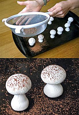 Meringue Mushrooms Recipe, Christmas Yule Log Cake, Pressed Cookies, Meringue Mushrooms, How To Make Meringue, Christmas Yule Log, Yule Log Cake, Log Cake, Yule Log