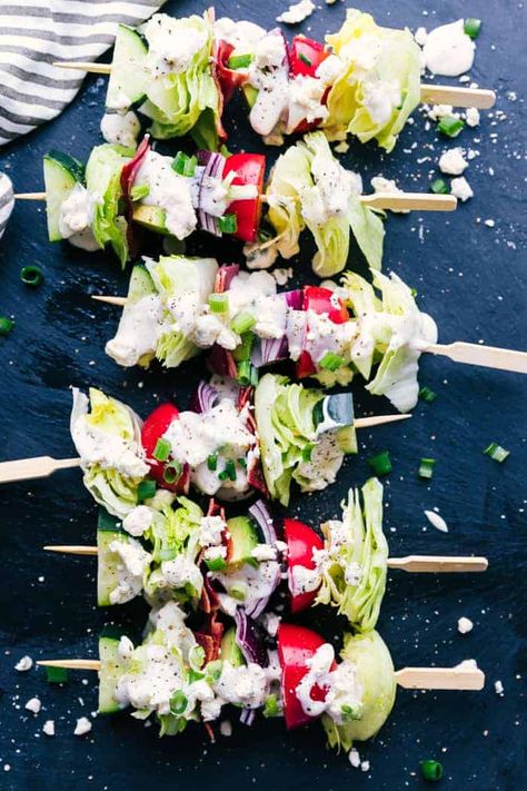 Wedge salad skewers on a black background Wedge Salad Skewers, Nye Appetizers, Bite Size Appetizers Easy, Wedge Salad Recipes, Salad Skewers, Skewer Appetizers, Elegant Appetizers, Wedge Salad, Fingerfood Party