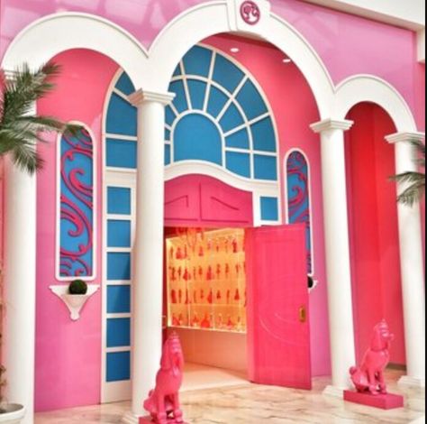 Barbie dreamhouse entrance Barbie Entrance, Dream House Entrance, Shoes Wall, Real Life Barbie, House Cafe, Barbie Halloween, Barbie Room, I Love Barbie, Barbie Shop