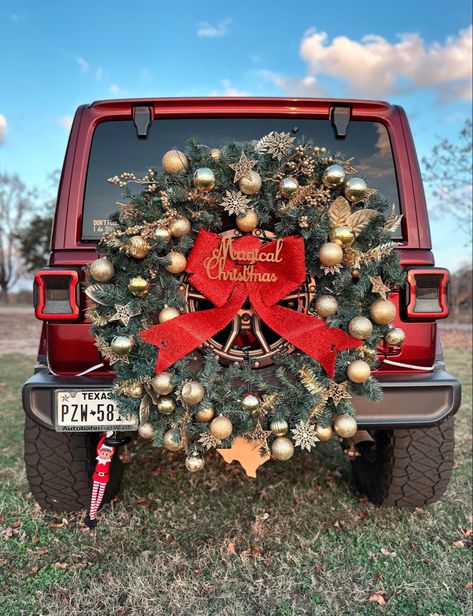 Jeep Wreath Christmas, Jeep Decorations For Christmas, Jeep Wrangler Christmas Decorations, Christmas Jeep Decorations, Jeep Halloween Decorations, Decorate Jeep For Christmas, Jeep Wreath, Jeep Christmas Decorations, Jeep Wrangler Christmas