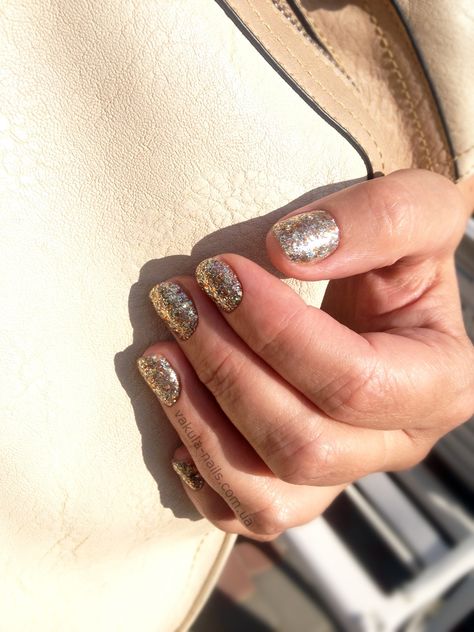 Golden Glitter Nails, Glitter Short Nails, Short Glitter Nails, Artistic Nails, Gel Toe Nails, Gold Glitter Nails, Gelish Nails, Nail Ring, Golden Glitter