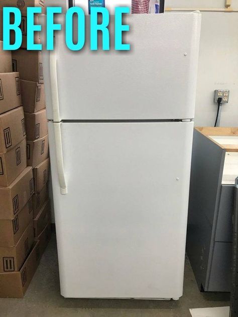 This is so clever! Update Refrigerator Fridge Makeover, Update Old Fridge, Reface Refrigerator, White Fridge Black Handles, Can You Paint Appliances, Fridge Handle Diy, Refrigerator Handles Diy, Fridge In Garage Ideas, Redo Fridge Ideas