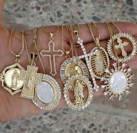 Cute Mexican Jewelry, Virgin Mary Heart Necklace, Gold Jewelry Latina, Christian Jewelry Aesthetic, Mexican Jewelry Gold, Latino Jewelry, Morena And Proud Jewelry, Hispanic Jewelry, Jewelry Latina