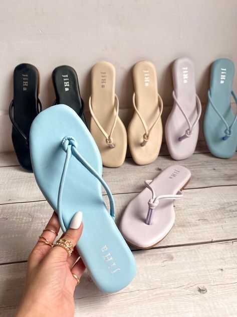 Slippers For Woman, Simple Slippers For Women, Flat Slippers For Women Fashion, Sleepers Footwear For Women, Trendy Slippers For Women, Summer Footwear Women, Slippers Womens Flats, Classy Slippers, Slippers For Women Fashion