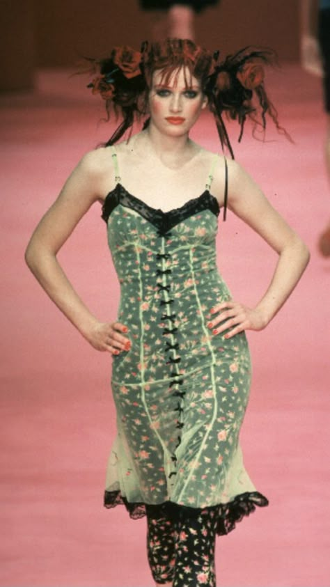 Betsey Johnson Runway, Fashion 1990s, Vintage Runway, Original Supermodels, Chic Halloween, Model Aesthetic, Betsy Johnson, Runway Collection, 90s Fashion