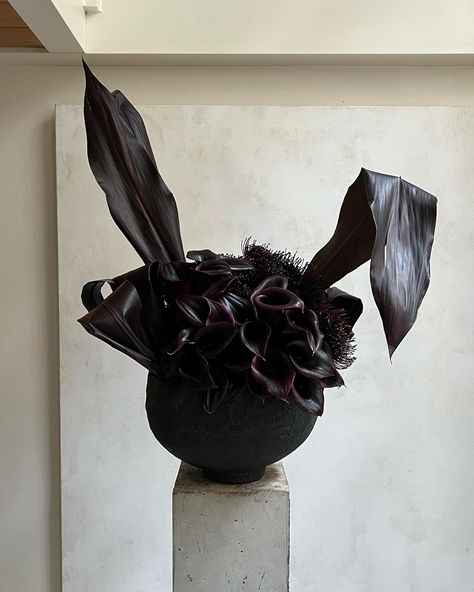 Louis-Géraud Castor | Bouquet « Darko » @vanityfairfrance | Instagram Flower Installation, Goth Wedding, Nothing But Flowers, Unusual Flowers, March 1, October Wedding, Dark Floral, Abstract Flowers, Ikebana