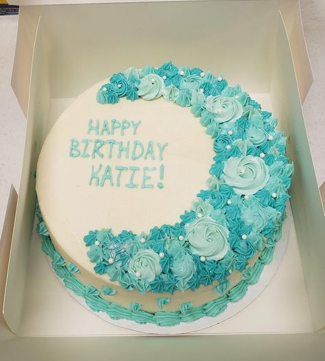 Turquoise Birthday Cake For Women, 18th Birthday Cake Teal, Teal Birthday Cake For Women, Turquoise Cakes Birthday, Turquoise Cake Birthday Simple, Teal Blue Cake Ideas, Teal Birthday Cake, Teal Cake With Flowers, Torquise Cake Design