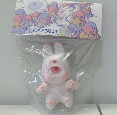 ad eBay - Product: RAABBIT Sakura Version. Good appearance. Japanese Toys Kawaii, Creepy Cute Dolls, Designer Toys Vinyl, Retro Games Poster, Weird Toys, Creepy Core, Vinyl Art Toys, Clay Doll, Spooky Tattoos