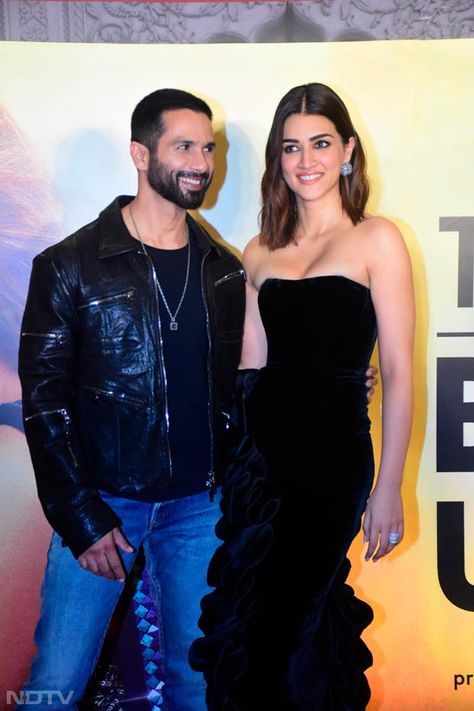 Shahid Kapoor And Kriti Sanon\'s Ishq Vishq Pyaar Vyaar Shahid Kapoor Kriti Sanon, Ishq Vishq, Shoes Guide, Indian Movie, Shahid Kapoor, Kriti Sanon, Looking Dapper, Upcoming Films, Photo Pose For Man