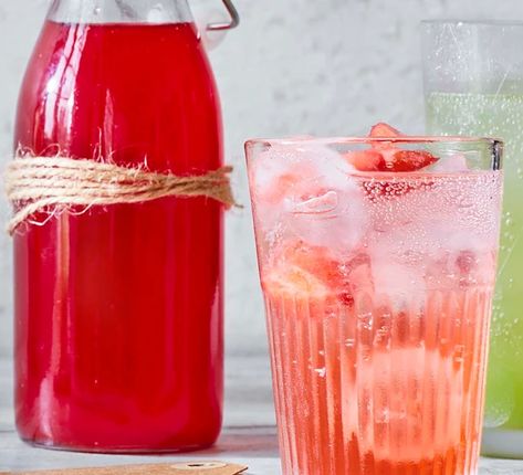 Strawberry Cordial Recipe Cordial Recipes, Summer Drinks Nonalcoholic, Italian Sodas, Cordial Recipe, Drinks Nonalcoholic, Cocktail Drink Recipes, Wine Recipe, Italian Soda, Cocktail Drink