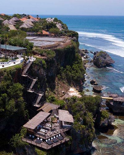 Ulu Cliffhouse dayclub in Bali, Indonesia Ulu Cliffhouse, Raver Costume, Cliff Side, Landform, Cliff House, Tiny Homes, Night Life, Tiny House, Travel Destinations