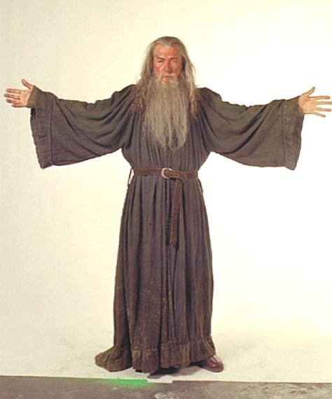 Hem and sleeve facing on OUTSIDE turned out and up Frodo Costume, Lotr Fashion, Gandalf Cosplay, Gandalf Costume, Lord Of The Rings Gandalf, Wizard Robe, Wizard Gnome, Hobbit Costume, Wizard Robes