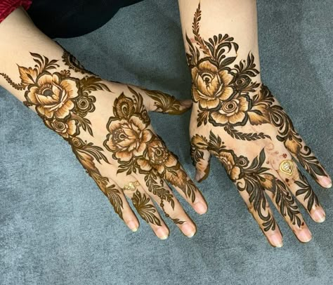 Khafif Mehndi Designs Dubai, Palm Mehendi, Dubai Mehndi, Henna Floral, Mehendi Ideas, Mehendi Bridal, Creative Snaps, Khafif Mehndi, Flower Mehndi