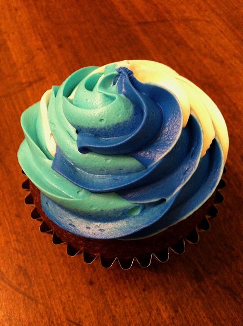 Blue Swirl Frosting by Kim C. (NJ), via Flickr Chocolate Cupcake Toppers, Swirl Frosting, Blue Frosting, Diy Chocolate, Mini Tortillas, Cupcake Icing, Blue Swirl, Cupcake Frosting, Diy Baking