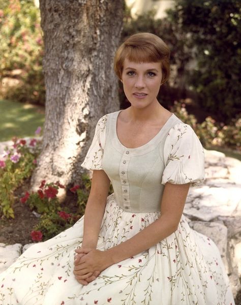 Maria von Trapp from The Sound of Music (Julie Andrews) Sound Of Music Costumes, Sound Of Music Movie, 1960s Movies, Eartha Kitt, Christopher Plummer, The Last Song, The Sound Of Music, Julie Andrews, Olivia Newton John