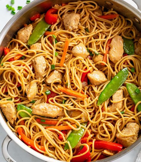 Chicken Lo Mein Chicken Lo Mein Recipe, Chicken Lo Mein, Authentic Asian Recipes, Chow Mein Recipe, Lo Mein Recipes, Chicken Chow Mein, One Pot Chicken, Chow Mein, Chicken And Vegetables