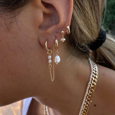 Dope Jewelry, Classy Jewelry, Jewelry Essentials, Jewelry Lookbook, Stacked Jewelry, Ear Rings, Cheap Jewelry, Girly Jewelry, Jewelry Inspo