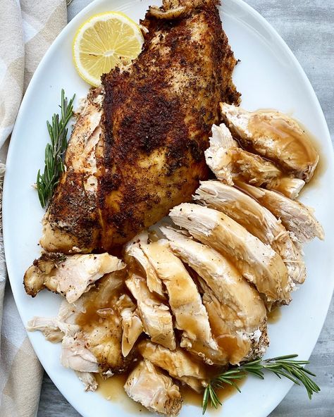 Slow cooker turkey breast is a great option when you\'re feeding a smaller crowd. Free up your oven this holiday season and cook your turkey in the slow cooker or Instant Pot. Turkey In The Crockpot, Chicken Chickpeas, Leftover Turkey Soup, Green Beans Side Dish, Slow Cooker Turkey Breast, Turkey Soup Recipe, Turkey Tenderloin, Shredded Turkey, Crockpot Turkey