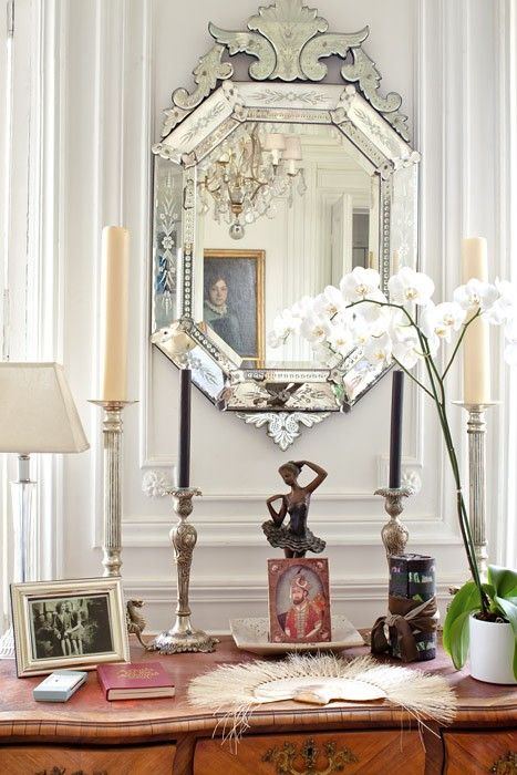 Things That Inspire: Venetian mirrors Venetian Glass Mirror, Venetian Mirror, Mirrored Wallpaper, Beautiful Mirrors, Modern Mirror, Mirrored Furniture, Venetian Mirrors, Venetian Glass, Mirror Art