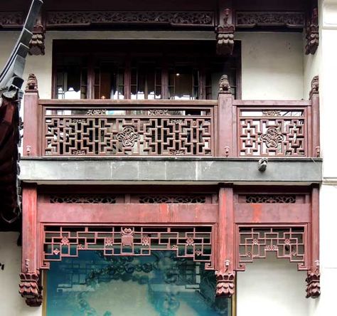 Chinese fretwork on balcony. Shanghai/Old Town Chinese Porch Design, Chinese Fence, Chinese Railing, Traditional Chinese House Exterior, Chinese Buildings Aesthetic, Old Shanghai Interior, Chinese Mansion, Chinese Traditional Building, Chinese Wooden Architecture