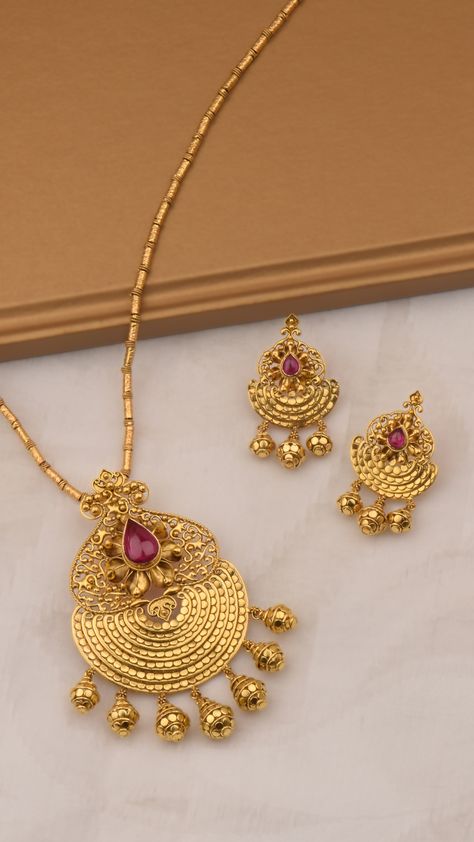 Gold Pendant And Earrings Set, Pendent Set Gold Pendant Earrings, Long Chain With Pendant Gold, Gold Pendant Designs Modern, Pendal Set Design In Gold, Latest Gold Pendant Jewelry, Gold Pendant Set Designs, Polki Diamond Jewellery, Gold Pendant Set