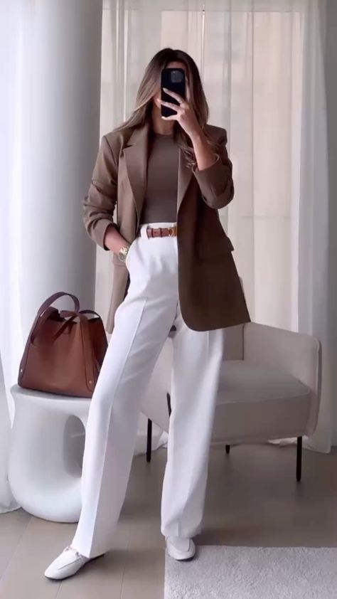 Corporate Fits, Minimal Chic Style Outfits, Graduation Outfits For Women, Look Expensive On A Budget, Smart Casual Work Outfit Women, Basic Colours, Luxury Outfit, How To Look Expensive, Lawyer Fashion