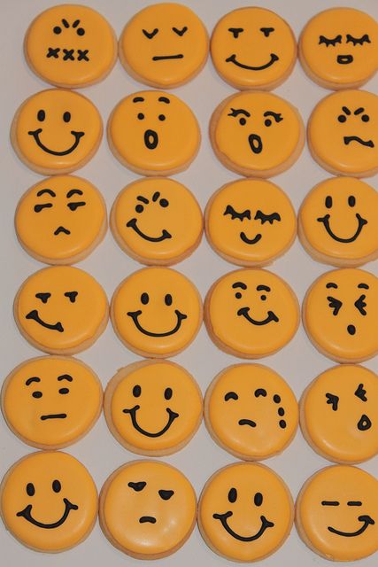 3 Things about me - You never really know how I feel because I'm really good at hiding it. Smiley Face Cookies, Shortbread Cake, Face Cookies, Emoji Cookie, Stuff To Make, Vanilla Recipes, Parties Ideas, Emoji Party, Gateaux Cake