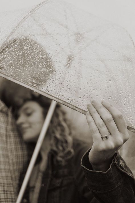 Prenup Photoshoot Raining, Rainy Photoshoot Ideas Couple, Proposals In The Rain, Rain Photoshoot With Umbrella, Rainy Engagement Photoshoot, Clear Umbrella Engagement Pictures, Rainy Prenup Shoot, Engagement Shoot In The Rain, Engagement Photos Umbrella