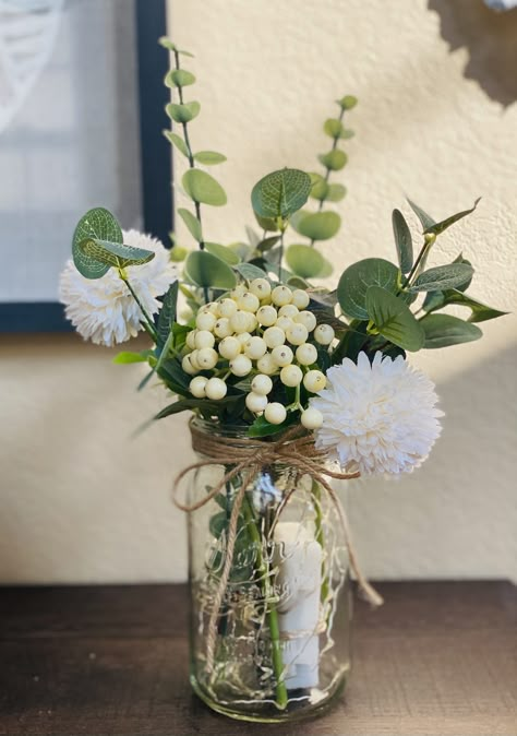 Mason Jar Flower Bouquet, Mason Jars Flowers Centerpiece, Small Arrangements For Tables, Mason Jars Flowers, Small Flower Table Centerpieces, Fresh Flower Centerpieces Simple, Diy Mason Jar Flower Arrangements, Floral Arrangements In Mason Jars, Floral Centerpieces For Party Simple