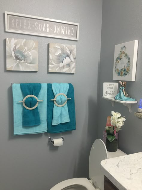 Tiffany Blue Bathroom Decor, Tiffany Blue Bathroom Ideas, Blue And Green Bathroom Ideas, Baby Blue Bathroom Ideas, Blue And Silver Bathroom Ideas, Tiffany Blue Bathrooms, Teal And Grey Bathroom, Turquoise Bathroom Decor, Teal Bathroom Ideas