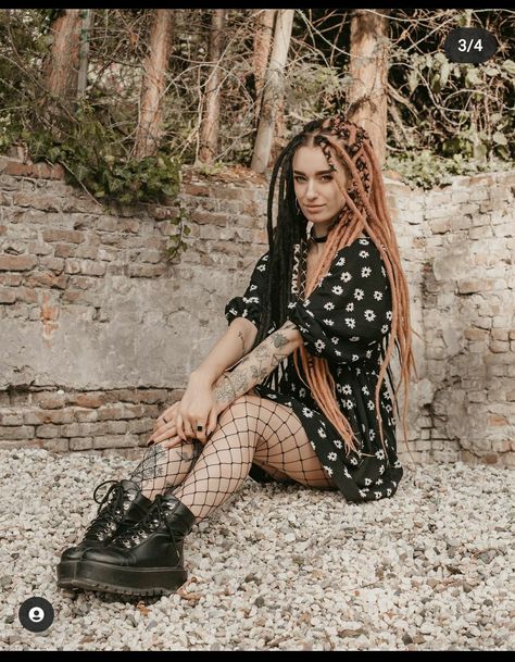 Goth Hiking Outfit, Goth Hiking, Outfits Black, Hiking Outfit, Flowy Dress, New Wardrobe, Wonder Woman, Hiking, Wardrobe