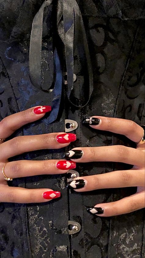 Alice In Wonderland Nail Art Easy, Harley Quinn Nail Ideas, Card Suits Nails, Casino Nails Las Vegas, Harley Quinn Inspired Nails, Queen Of Hearts Nails Acrylic, Card Suit Nails, Jester Nails, Harlequin Nails