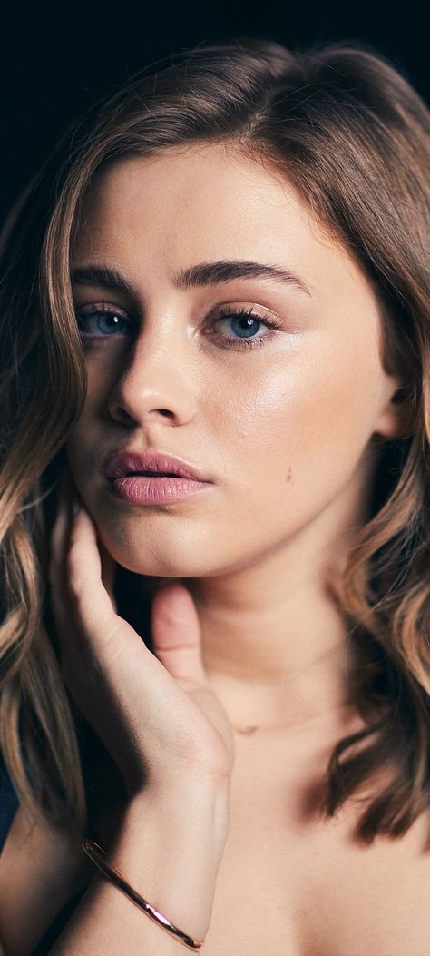 Josephine Langford Photoshoot, Josephine Langford, Portrait Photography Women, Celebrity Drawings, Beautiful Photoshoot, Cute Love Couple Images, Beauty Face, How To Look Better