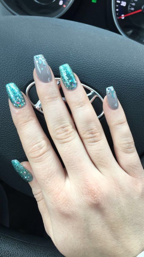 Gray and blue glitter nails Teal And Gray Nails, Turquoise And Grey Nails, Grey And Teal Nails, Blue Glitter Nails, Teal Nails, Gray Nails, Pearl Nails, Teal And Grey, Vintage Hair