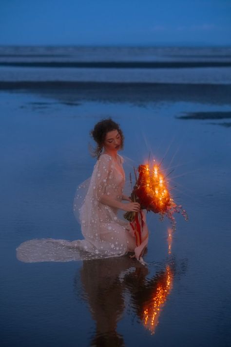 Water Portrait, Girl Holding Flowers, Blue Hour Photography, Burning Flowers, Person Photography, Water Shoot, A Pretty Girl, Water Aesthetic, Flower Photoshoot