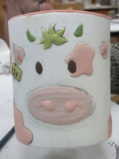 Cow Mug Painting, Cow Mug Pottery, Cow Pottery Painting, Clay Cafe, Pottery Place, Clay Inspo, Diy Pottery Painting, Basic Painting, Cow Mug