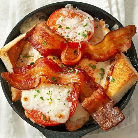 Kentucky Brown, Bread Turkey, Kentucky Hot Brown, Tomatoes On Toast, Brown Recipe, Hot Brown, Cooking Contest, California Food, Roast Turkey Breast