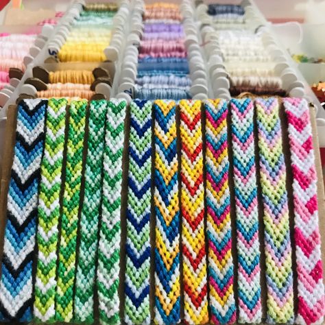 Here are some fun color combinations to make your own friendship bracelets! Yarn Bracelets Color Ideas, Color Combination For Bracelets, Best Color Combinations Bracelets, Chevron Friendship Bracelets Color Combos, Good Color Combinations For Bracelets, Colour Combinations For Bracelets, Friendship Bracelet Color Combinations, Chevron Friendship Bracelets Color Ideas, 3 Color Combinations Bracelets