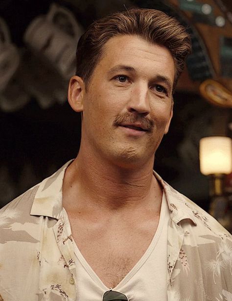 Rooster Miles Teller, Bradley Bradshaw Rooster, Miles Teller Mustache, Bradley Bradshaw Aesthetic, Rooster Topgun, Rooster Maverick, Miles Teller Rooster, Miles Teller Hot, Bradley Rooster Bradshaw