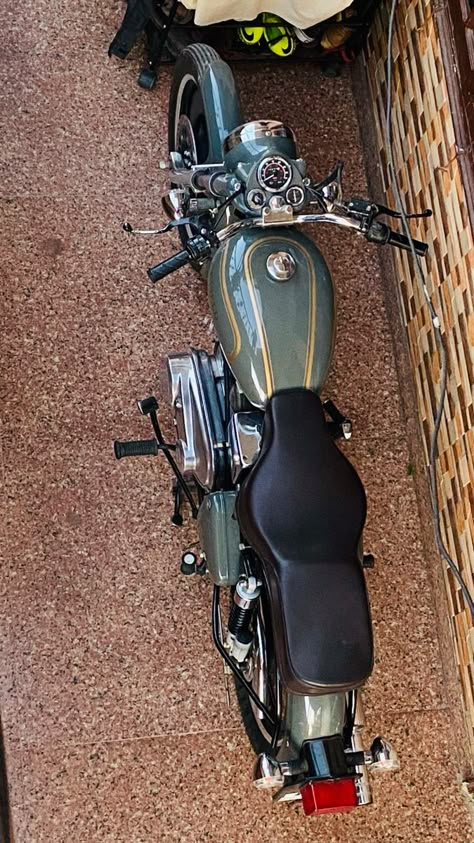 Bullet Modified, Bullet 350, Classic 350 Royal Enfield, Fake Photo Sick, Old Bullet, Royal Enfield Wallpapers, Royal Enfield Modified, Royal Enfield Accessories, Bike Wedding