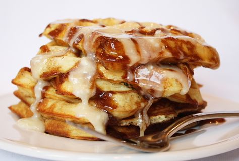 Cinnamon Roll Waffles 4 Cinnamon Roll Waffles Recipe, Cinnamon Roll Waffles, Cream Icing, Recipe Girl, What's For Breakfast, Hash Browns, Ooey Gooey, Waffle Recipes, Pancakes And Waffles