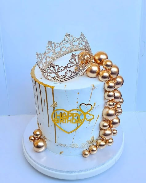 Unique 50th Birthday Cakes, Women's Birthday Cake Ideas, Beautiful Cakes Birthday For Women, 45 Birthday Cake Women, Birthday Cake For Lady, Happy Birthday Queen Cake, Cake Designs For Ladies, Birthday Cake Designs For Women, 50 Birthday Cake Ideas For Women