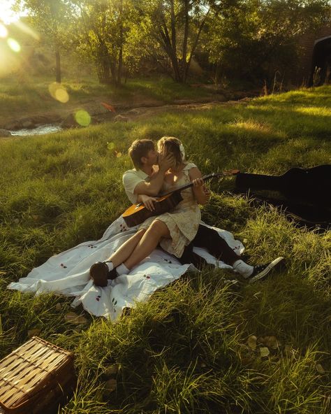 If you’re not going on a picnic at least twice a month, your happiness and energy levels decrease by 25% We can’t have this happening. Find a time to picnic ASAP!!! Before it’s too late 😭😭😭 Golden hour, couple photos, Utah, greenery, posing ideas, movie scenes, cinematic, romantic, love, pictures, engagement photos, poetry, warm, hazy, trees, love at first sight, date night, picnic photoshoot, golden hour shoot, photographer Date Night Picnic, Golden Hour Shoot, Picnic In The Woods, Photoshoot Golden Hour, Couple Picnic, Golden Hour Couple, Ap Portfolio, Romantic Love Pictures, Night Picnic